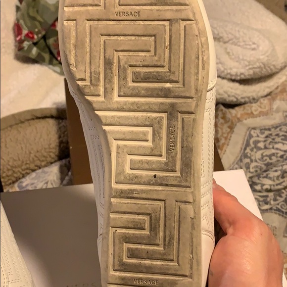 Versace - Picture 3 of 5